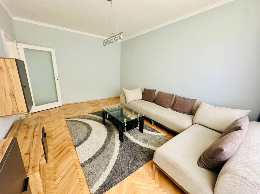 Vintage Place 1bdr Apartemen